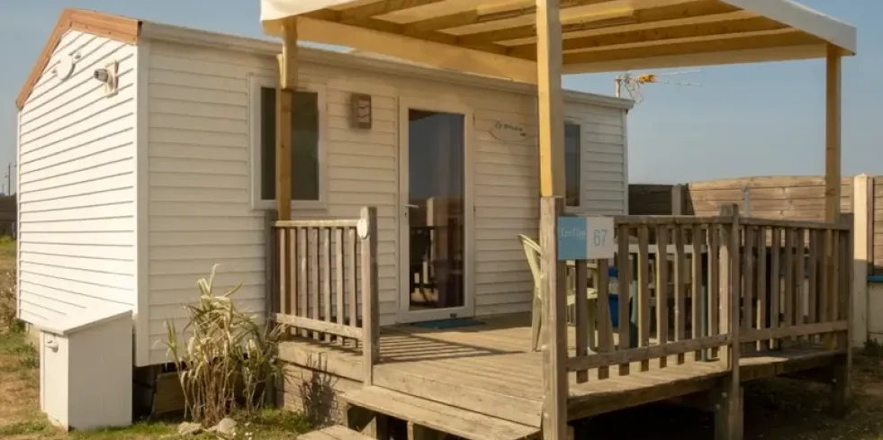 Mobil Home Eco 2CH - 3P - Camping du Bord de Mer avec véranda en bois