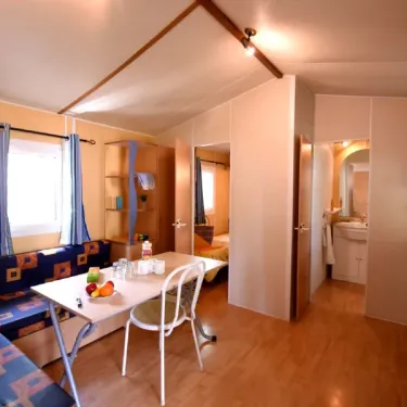 Mobil Home Aqua 3 Chambres - salle à manger et cuisine