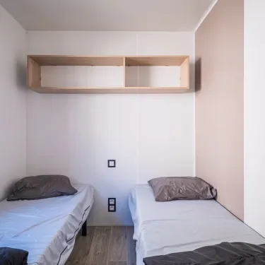 Chambre double dans le mobil home Camping Le Paradis