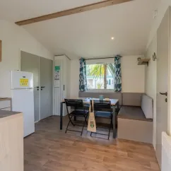 Salle de séjour du Cottage Prestige 3CH - 6P - Camping Le Paradis