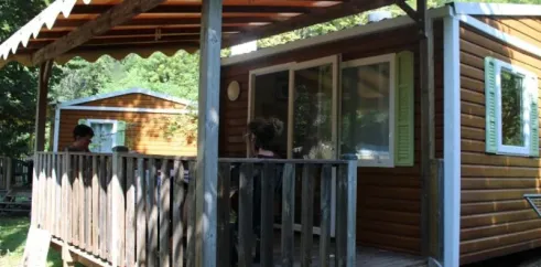 Mobil Home 2/3 Pers. - Le Moulin de Serre avec balcon en bois et toit ondulé