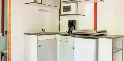 Chalet Gouffre de Padirac 2 Chambres 4 Personnes - Camping l'Évasion : cuisine équipée