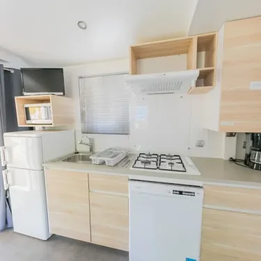 Cuisine du Mobil Home Premium 2 Chambres 4 Personnes et 1 Bébé - La Ferme
