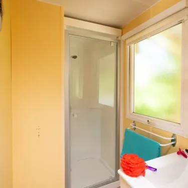 Salle de bain du Mobil Home Classique, Camping Paradis L'Europe