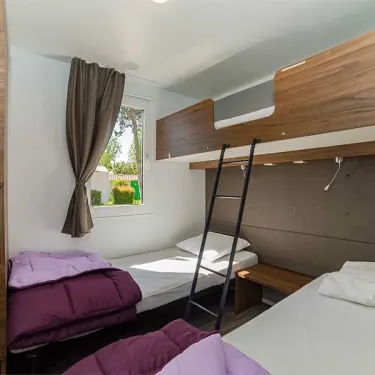 Chambre avec lits superposés du Mobil Home Archipel 3 Chambres - Camping Paradis