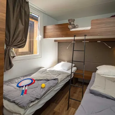 Mobil Home Hélios 2 Chambres 5/7 Personnes - Camping Paradis - Chambre avec lits superposés