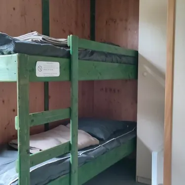 Chalet Althéa 2 Chambres 6 Personnes - La Vallée : lits superposés en bois vert