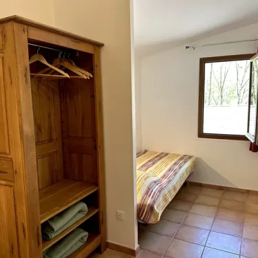 Chambre dans le Mobil Home Cottage Confort 2 Chambres - Camping Village de Vacances Camboussel