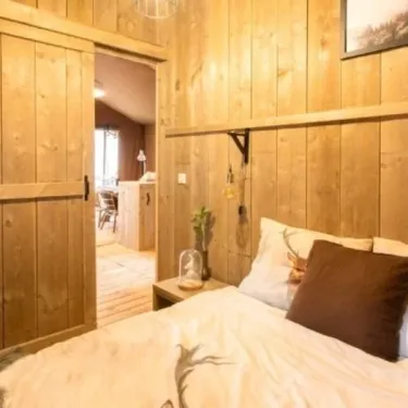 Chambre en bois Lodge River Premium 3CH 6P - Camping Val de Cesse