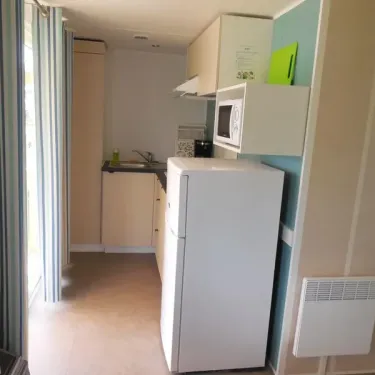 Mobil Home 2 Personnes - Camping du Lac Terre d'Auge : cuisine équipée