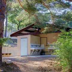 Chalet Provence 4 Personnes Sans sanitaires - Le Lavandin : salle de bain extérieure