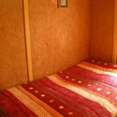Bungalow Lavande 1 Chambre 4 Personnes - Le Lavandin, lit avec couverture rayée