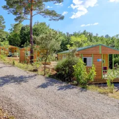 Bungalow Verdon 2 Chambres 5 Personnes - Le Lavandin, cabane en bois avec toit vert