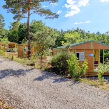 Bungalow Verdon 2 Chambres 5 Personnes - Le Lavandin, cabane en bois avec toit vert