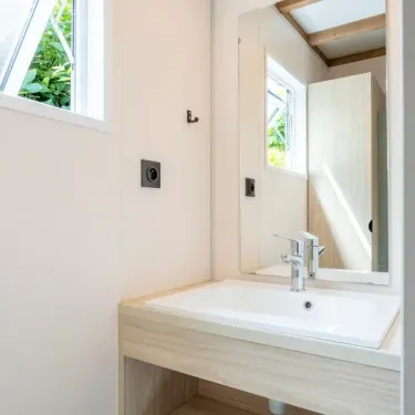 Salle de bain du mobil home Chalet Sésame 3Ch - 6P - Camping Les Peupliers