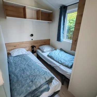 Mobil Home Bergame 2Ch - 4P - Camping Les Peupliers, chambre avec deux lits