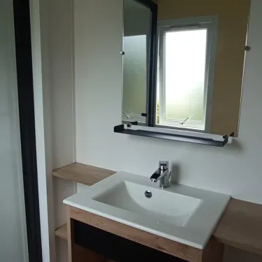 Salle de bain du Mobil Home Bermudes 06 - Camping Les Peupliers
