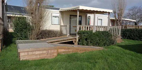 Mobil Home Glenans avec accès accessible et terrasse en bois - Landrezac Plage