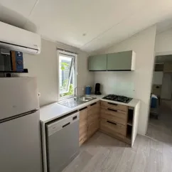Cuisine moderne du Mobil Home Confort 2 Chambres 4 Personnes, Family's Camping Le Savoy