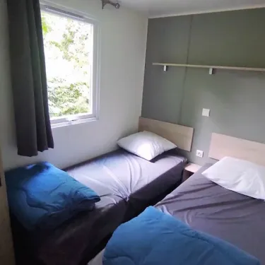 Chambre double dans Mobil Home Confort 2 Chambres - Family's Camping Le Savoy