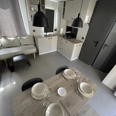 Mobil Home Prestige TV 3 Chambres - 6 Pers. - Le Tastesoule : cuisine et salle à manger