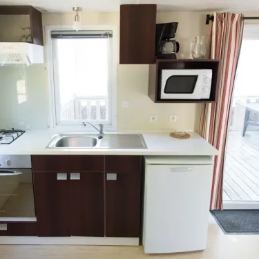Cuisine du Mobil Home Confort Nobis 1 Chambre 2 Personnes - Camping Paradis Les Nobis d'Anjou