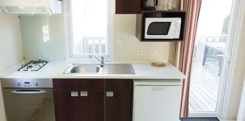 Cuisine du Mobil Home Confort Nobis 1 Chambre 2 Personnes - Camping Paradis Les Nobis d'Anjou