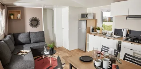 Mobil Home Eden Layon 3 Chambres 6 Personnes - Camping Paradis Les Nobis d'Anjou, salle à manger et cuisine