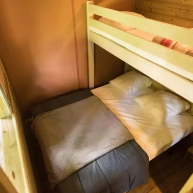 Chambre avec lit superposé dans le cottage Anjou