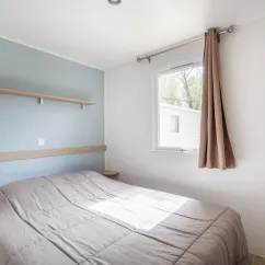 Chambre dans le mobil-home MH Classique Clim 2CH – 4P - 2017 - Camping Paradis Domaine de Gaujac