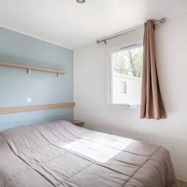Chambre dans le mobil-home MH Classique Clim 2CH – 4P - 2017 - Camping Paradis Domaine de Gaujac