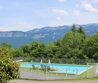 Piscine avec vue montagne Camping Le Balcon de Chartreuse