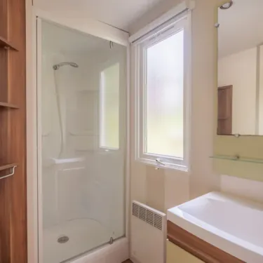 MH Classique Clim 2CH – 4P - 2010 - Camping Paradis Domaine de Gaujac - salle de bain