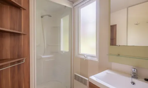27048