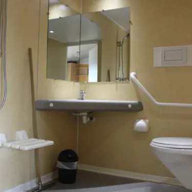Salle de bain accessible Mobil Home Orchidee, Camping Le Balcon de Chartreuse