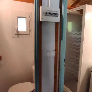 Chalet Eco 2 Chambres 4/6 Personnes - Family's Camping Le Savoy, salle de bain avec WC et douche