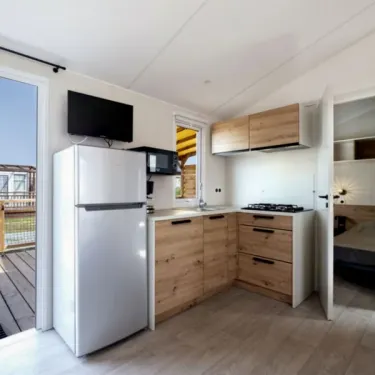 MH Confort + 3CH – 6P - Camping Paradis Les 2 Îles : cuisine équipée