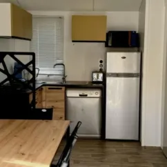 Mobil Home Premium 3 Chambres 6/8 Personnes - Paradis Family des Issoux, cuisine avec réfrigérateur et lave-vaisselle