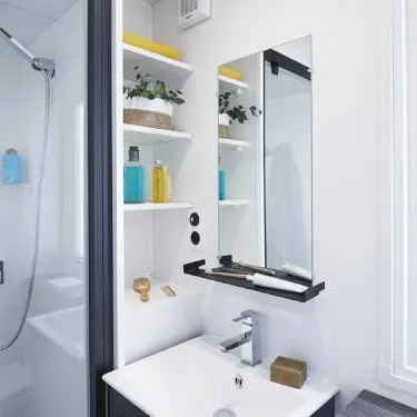 Salle de bain moderne du Mobil Home Paradis Luxe Jacuzzi