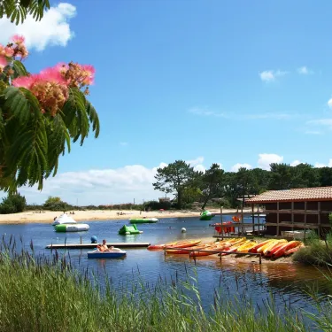 Kayak et canoës à la plage du Camping Les Viviers