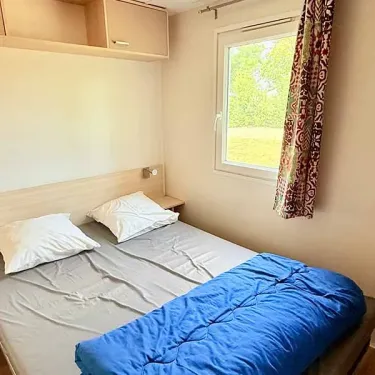 Mobil Home Family Max 6 Chambres 12 Personnes - Paradis Family les Rives de l'Hérault - chambre avec lit double