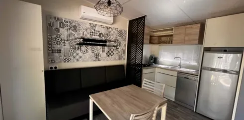 Mobil Home Premium Studio 1 Chambre 2/4 Personnes - Paradis Family les Rives de l'Hérault, cuisine et coin repas