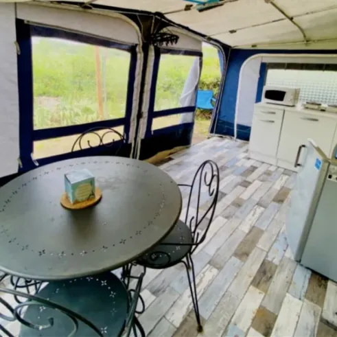 Camping Paradis Family les Rives de l'Hérault - Caravane Pariso 1 Chambre 2 Personnes Sans Sanitaires