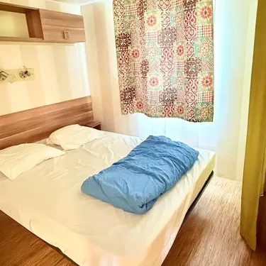 Camping Paradis Family les Rives de l'Hérault - Mobil Home Family 4 Chambres 8 Personnes Clim TV