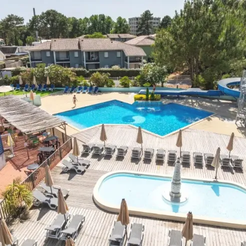Camping La Pointe du Médoc avec piscine et cabanes