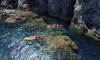Camping Casadiluna kayak dans une grotte rocheuse