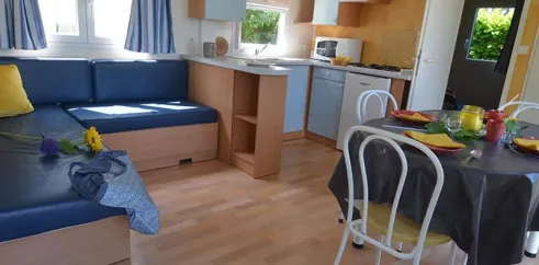 Mobil Home Flores 2 Chambres 4 Personnes - Camping La Touesse, cuisine et salle à manger