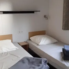 Chambre du mobil home 2 chambres 4 personnes Camping La Touesse