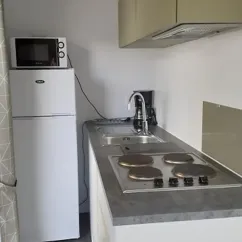 Cuisine du mobil home 2 chambres 4 personnes Camping La Touesse