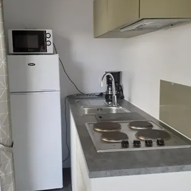 Cuisine du mobil home 2 chambres 4 personnes Camping La Touesse